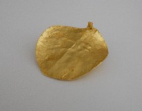 'Gold sea grape leaf brooch' by Miyoki